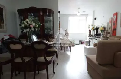 Apartamento de 3 quartos com vaga , no coração de copacabana.