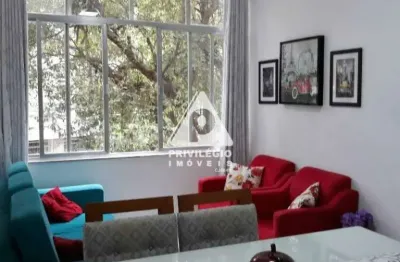Aconchegante apartamento de 2 quartos, no posto 4 em copacabana