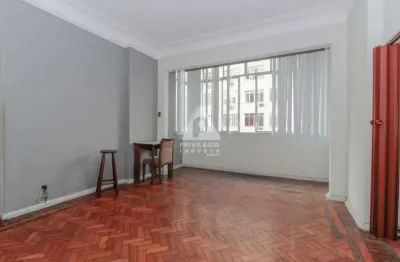 Apartamento a venda. copacabana, 3 quartos, posto 2, quadra da praia.