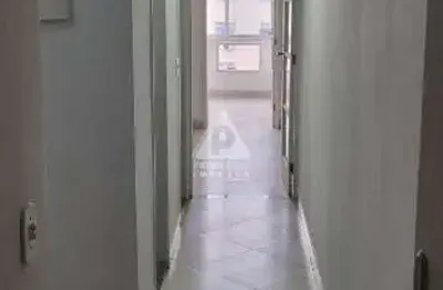 Apartamento com sala, quarto, banheiro e cozinha em copacabana