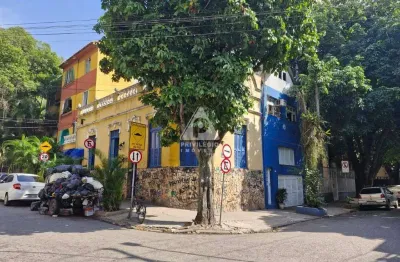Casa de rua, esquina com direito de subir mais 2 andares