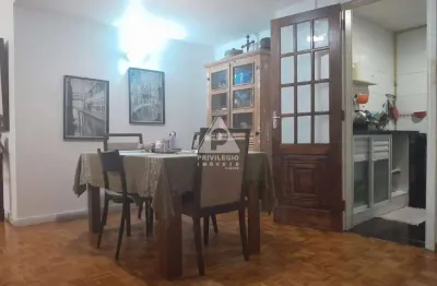 Privilégio imóveis apresenta belíssimo apartamento no posto 4