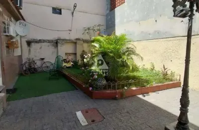 Privilegio imóveis vende: ótima casa térrea de vila em bonsucesso
