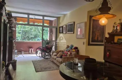 Apartamento na gávea, com 86m2, 2 quartos, sendo1 suíte, 1 vaga escriturada, dce, fundos com vista para a mata. claro e arejado