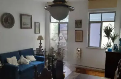 Apartamento na tijuca, 111m2, sala ampla, 3 quartos, 1 banheiro social, copa-cozinha, área de serviço com tanque, dce e vaga.