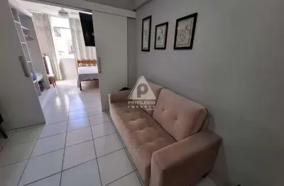 Conjugadão em copacabana dividido em quarto e sala pronto pra morar