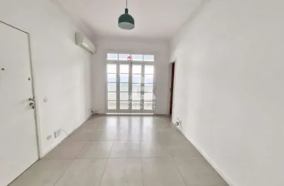 Sala, varanda interna, 3 quartos sendo 1 suíte, área de banheiro de serviço