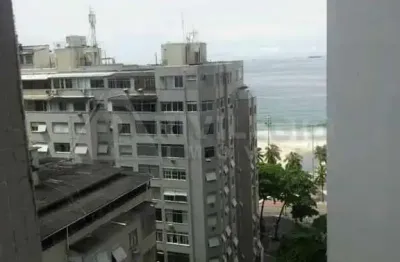 Apartamento com 3 quartos, andar alto, com vaga no leme