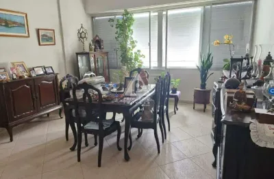 Salão,3 quartos sendo 1 suíte, banheiro, cozinha, dce e área