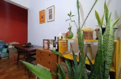 Privilégio imóveis vende excelente quarto/sala na quadra da Praia do Flamengo.