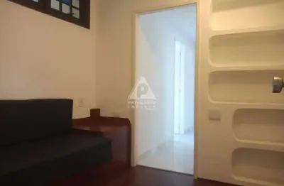 Sala comercial em copacabana: 62m² com 5 ambientes, auditório e perto do metrô