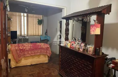 Apartamento em ipanema: 2 quartos, dependência completa e vista para o jardim de alah