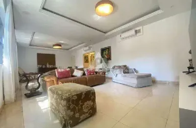 Apartamento de 4 quartos com 2 vagas em ponto nobre do leblon