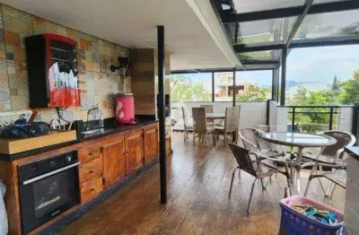 Linda cobertura duplex com 3 quartos lugar privilegiado.