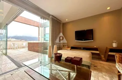 Cobertura de luxo no leblon: 3 suítes, piscina e vista panorâmica para a lagoa