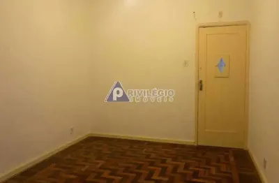 Apartamento garden | sala e quarto | ampla área externa | silencioso | próximo a comércio e metrô