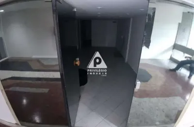 Sala comercial em galeria | 31m² com mezanino | 1 vaga | ponto nobre de ipanema