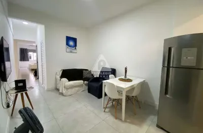 Raridade em copacabana: conjugado reformado com área externa privativa e perto da praia