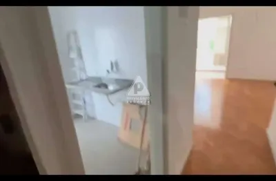 Apartamento de 1 quarto de 50m² em copacabana: constante ramos, vaga e perto da lagoa