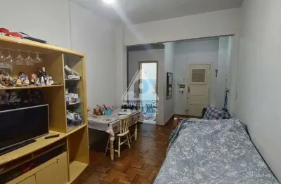 Apartamento em copacabana: 2 quartos, 53m² e perto da praia do posto 4