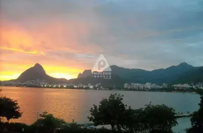 Oportunidade na lagoa com vista incrível: 4 quartos (1 suíte) e 3 vagas na escritura