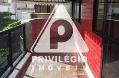 Cobertura duplex com 4 quartos, 2 suítes e 2 vagas no leblon