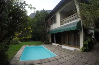 Oportunidade única! casa esplendorosa com 2 andares e piscina na gávea