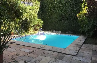 Gávea – casa duplex em condomínio com piscina, churrasqueira e loft independente