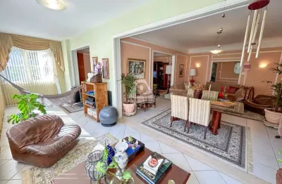 Botafogo: amplo 4 quartos com 3 suítes, pé-direito alto e 1 vaga!