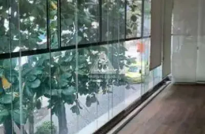 Apartamento reformado com 3 quartos, suíte e 2 vagas no leblon | 123 m²