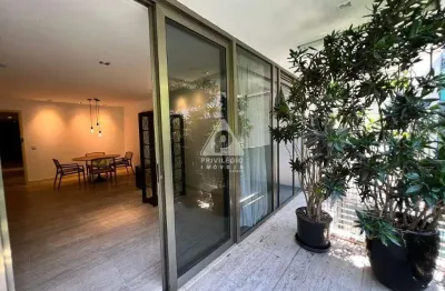 Apartamento alto padrão com 2 suítes e varandão – leblon, rua nobre!