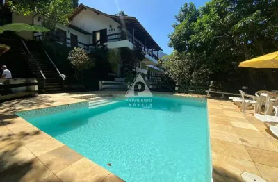 Vista mar espetacular: casa de alto padrão em condomínio seguro de são conrado!