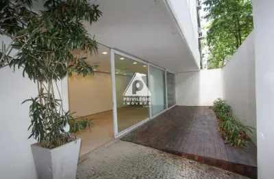 Privilégio imóveis vende: um excelente prédio no leblon, composto por 4 andares