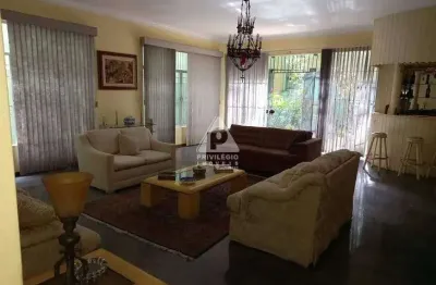 Casa na gávea com vista para a floresta – 4 quartos, 3 suítes e jardim!