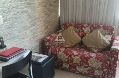 Apartamento reformado com vaga e localização privilegiada no leblon – 58m²