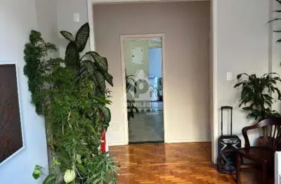 Apartamento espaçoso em laranjeiras: 3 quartos, suíte e vaga