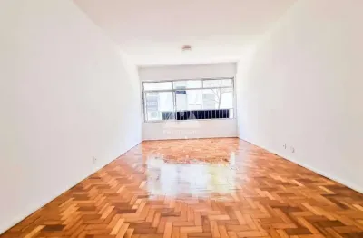 Leblon | 4 quartos com 1 vaga | a 1 quarteirão da praia!