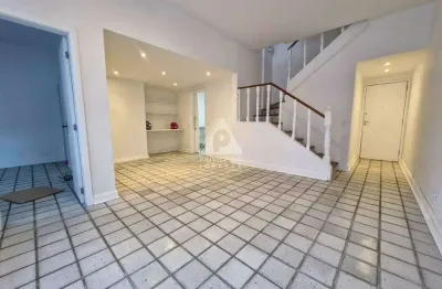 Apartamento duplex com vista para o mar – 3 quartos e vaga na quadra da praia!