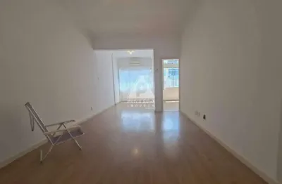 Oportunidade única. seu novo lar no leblon: 3 quartos, 1 banheiro social, 1 vaga de garagem