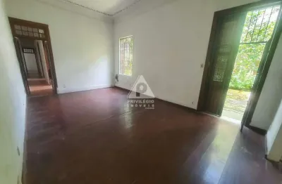 Casa ampla à venda em laranjeiras | 4 quartos, área externa e 6 vagas