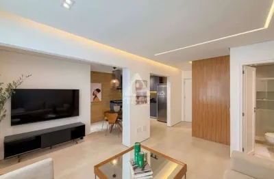 Excelente apartamento reformado de 2 quartos com suíte e vaga no coração do leblon – ideal para morar ou investir