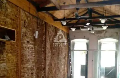 Sobrado comercial à venda no centro do rio – 210 m², frente, 2 salas