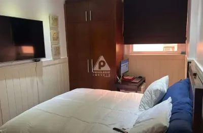 Cobertura Triplex Frente no Leblon | 100m² | 2 Quartos (1 suíte) | Mobiliada