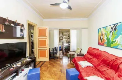 Casa tríplex - 5 quartos - área externa - em rua nobre de laranjeiras.