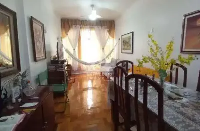 Excelente apartamento de dois quartos amplos repletos de armários embutidos