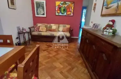 Apartamento de 2 quartos na glória disponível para venda sala ampla clara e arejada, 2 quartos, cozinha, banheiro social e com dependência completa.
