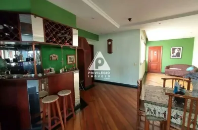 Cobertura linear 297m², com 3 quartos e vaga, à venda no flamengo!