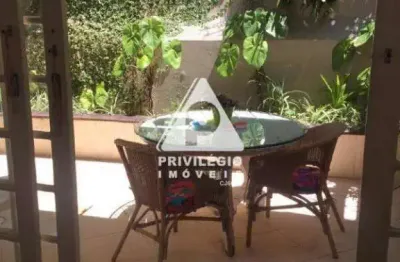 Casa à venda, 6 quartos, 2 suítes, 1 vaga, laranjeiras