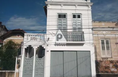 Casa duplex em santa teresa, com 9 quartos e 2 vagas.