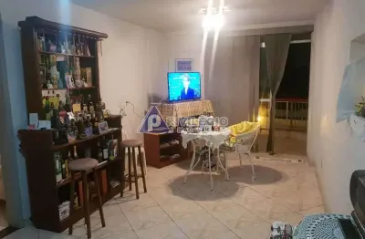 Apartamento de 1 quarto, com varanda e vaga no catete